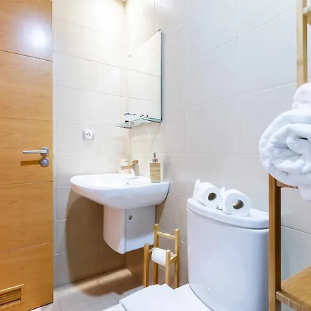 A&n Coastal Comfort With Pool & Parking Apartment *